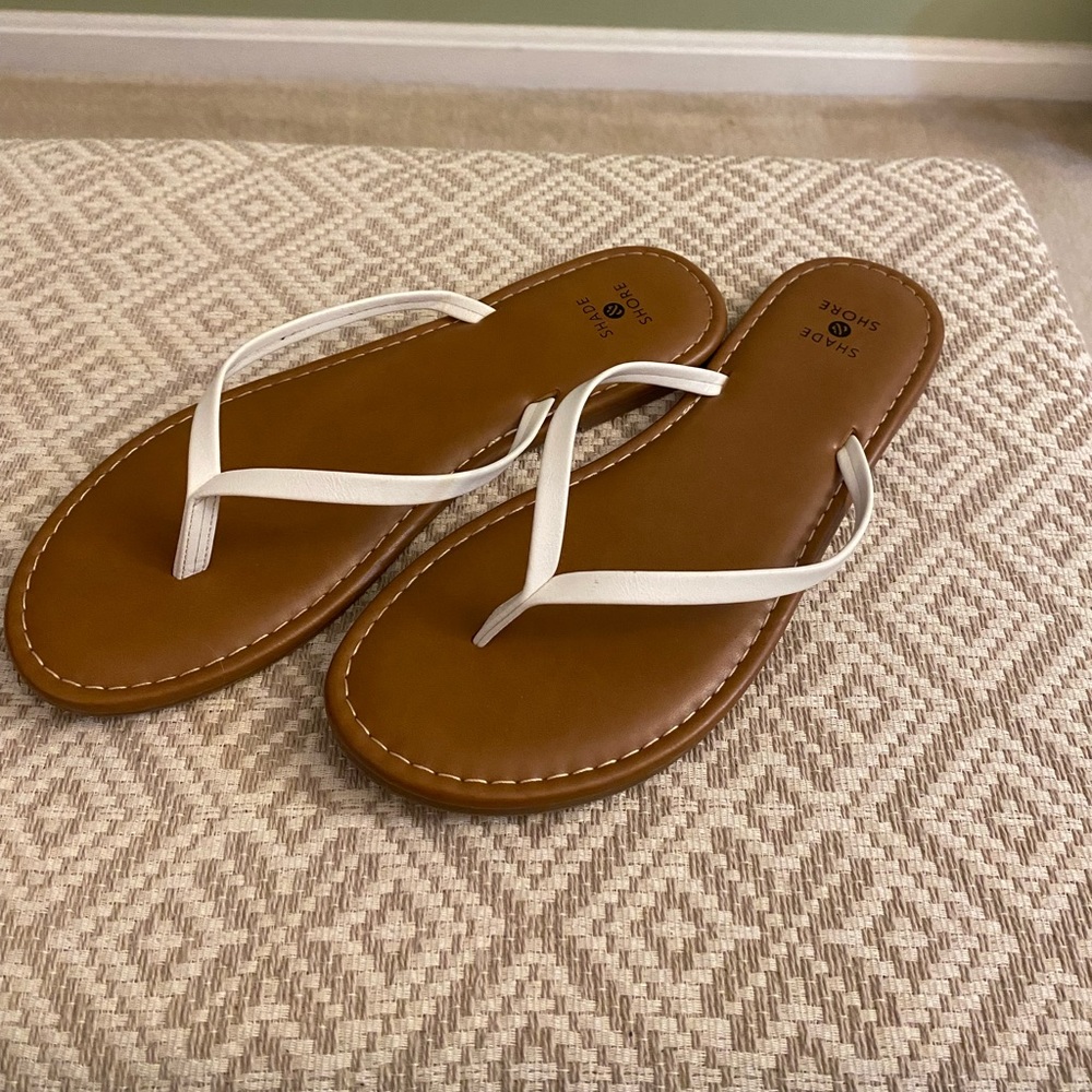 Size 7 sandal flip flops, worn twice, great condition